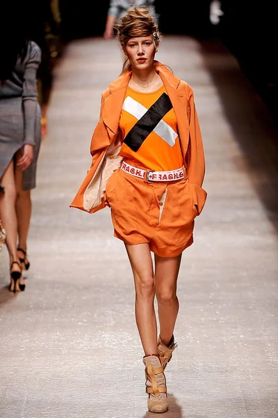 Look 18